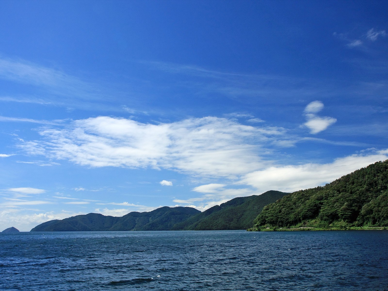 壁纸1600 10夏日北海道北海道郊外风景日本北海道郊外风景图片壁纸 夏日北海道郊外风景壁纸图片 风景壁纸 风景图片素材 桌面壁纸