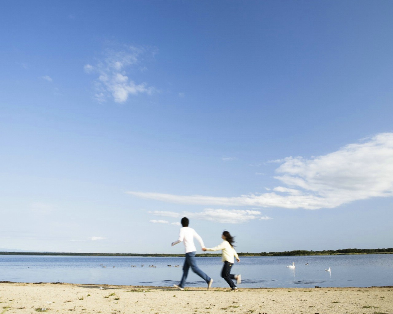壁纸1280×1024夏日休闲 甜蜜情侣图片壁纸,夏