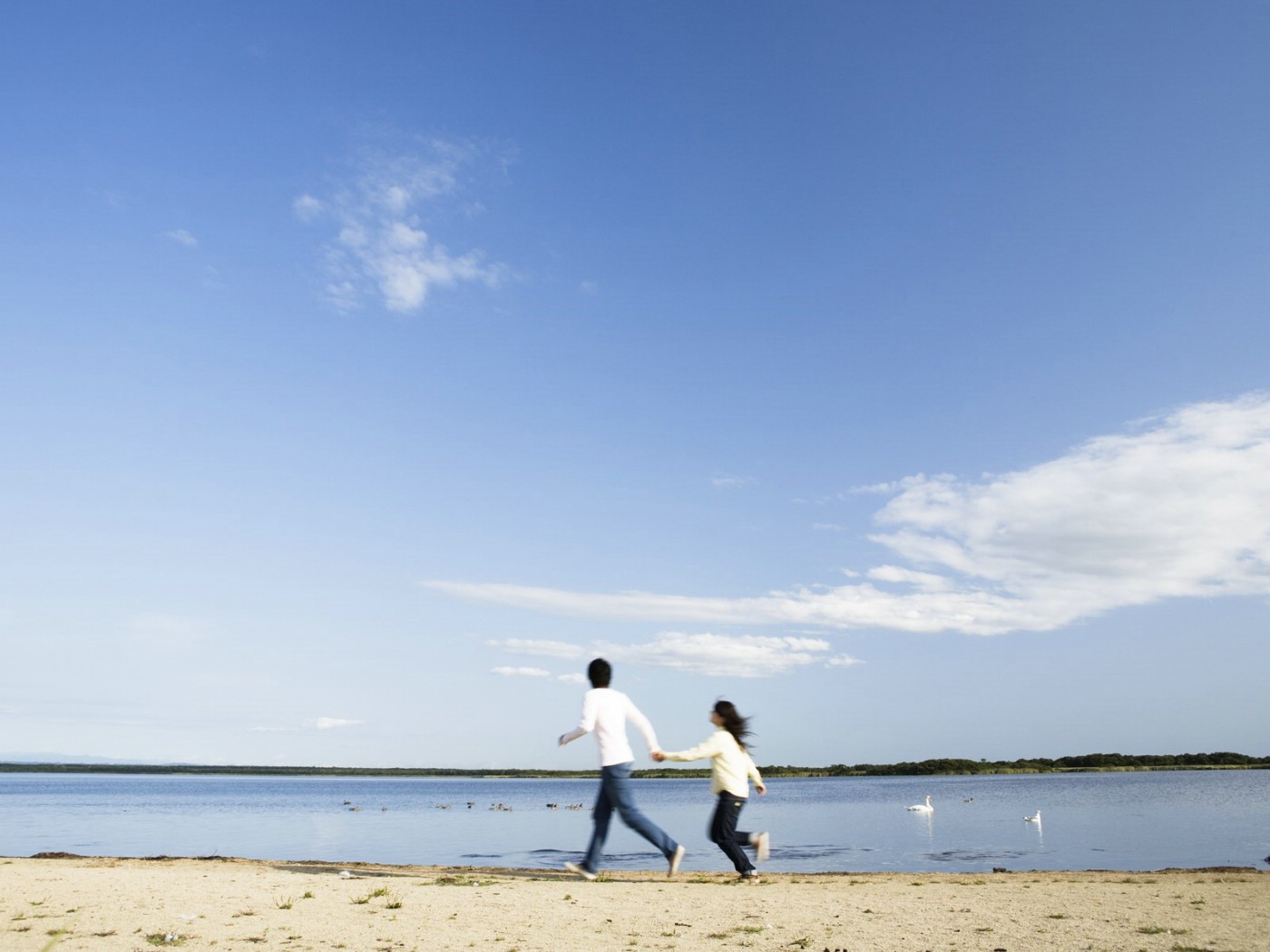 壁纸1400×1050夏日休闲 甜蜜情侣图片壁纸,夏