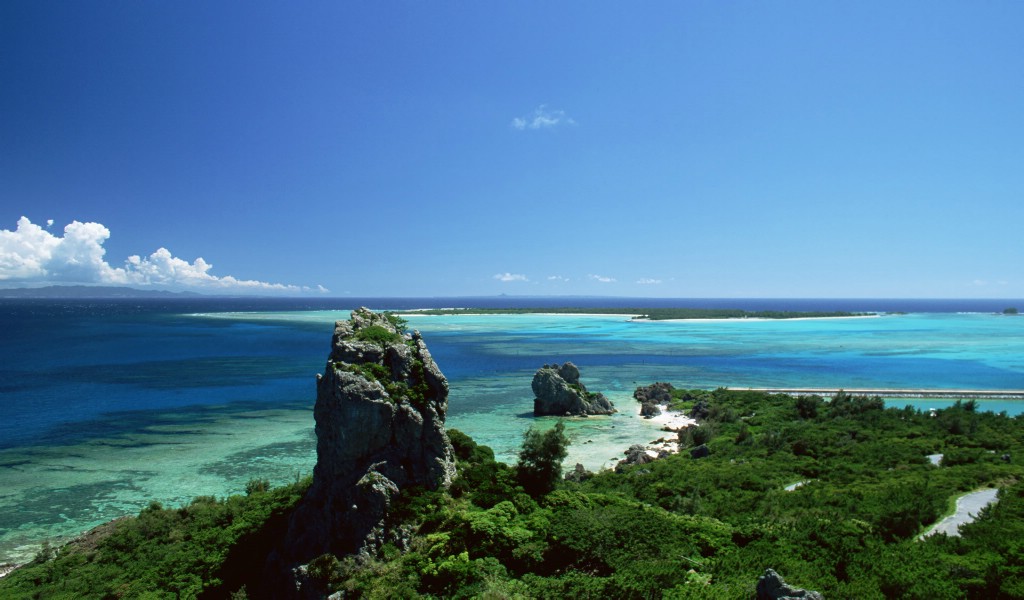壁纸1024×600日本冲绳海岸旅游风光
