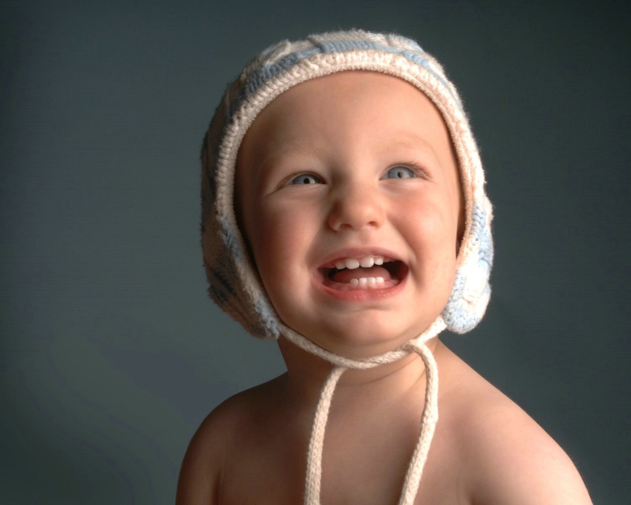 壁纸1280×1024可爱婴儿摄影 童帽小宝宝图片