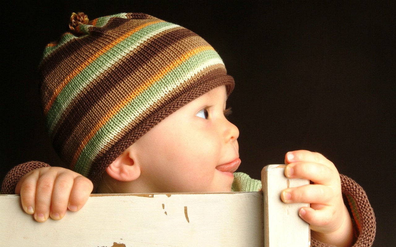 壁纸1280×800可爱婴儿摄影 精灵小宝宝图片