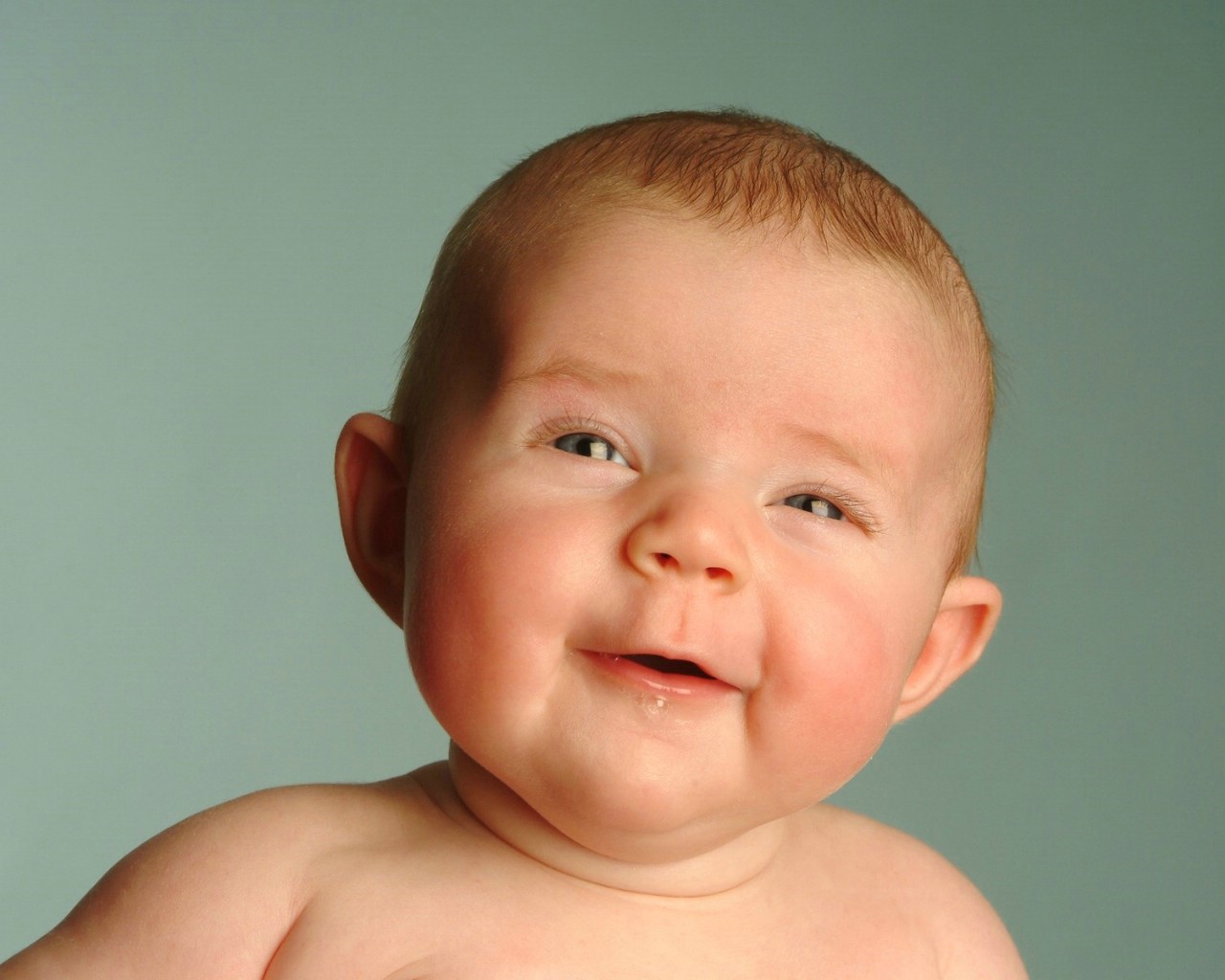 壁纸1280×1024可爱婴儿摄影 宝宝的怪笑图片